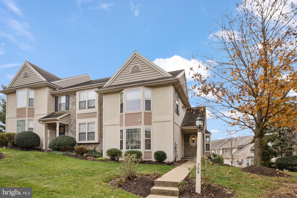 Photo of 706 Royal View Drive, Lancaster, PA 17601 (MLS # PALA2060890)