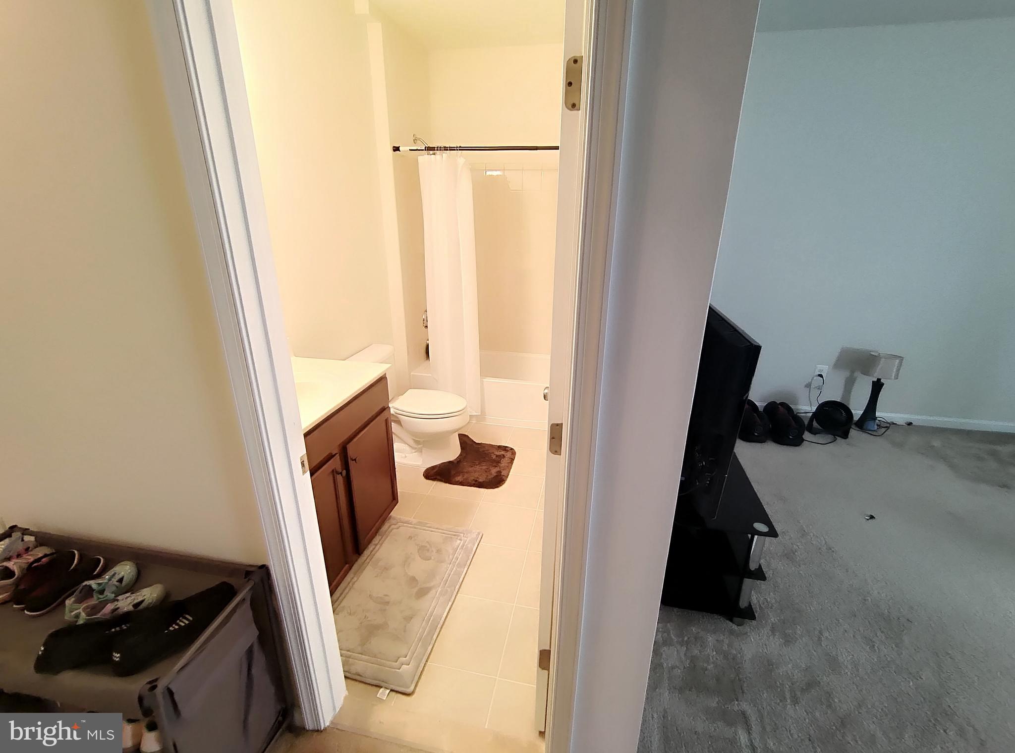 GATEWAY COMMONS - Residential Lease