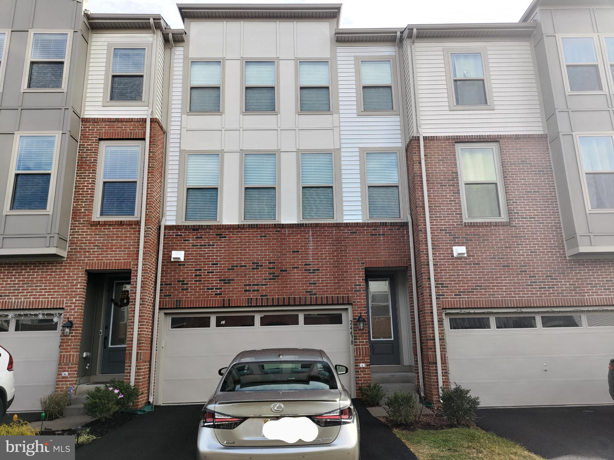 GATEWAY COMMONS - Residential Lease