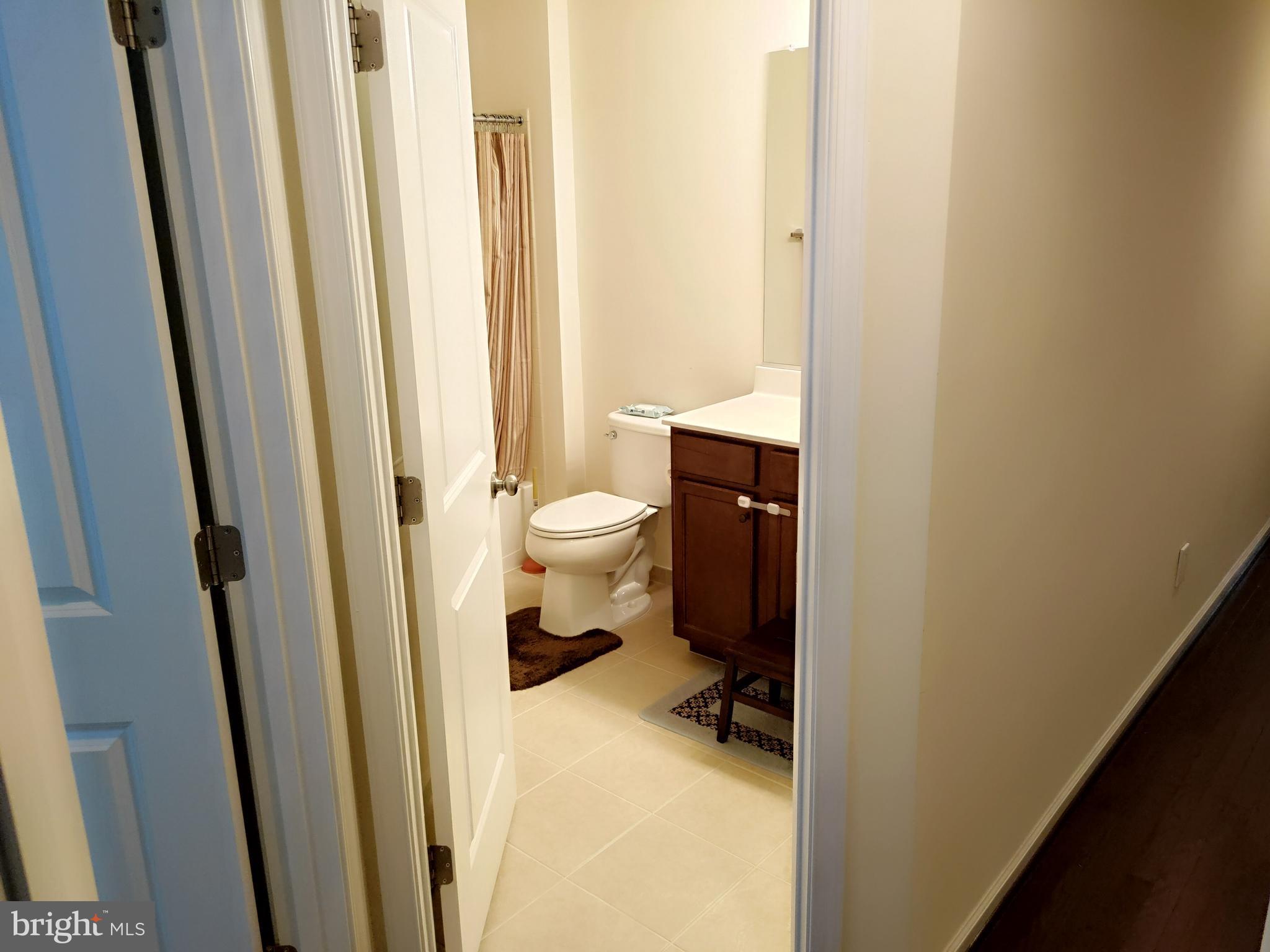 GATEWAY COMMONS - Residential Lease