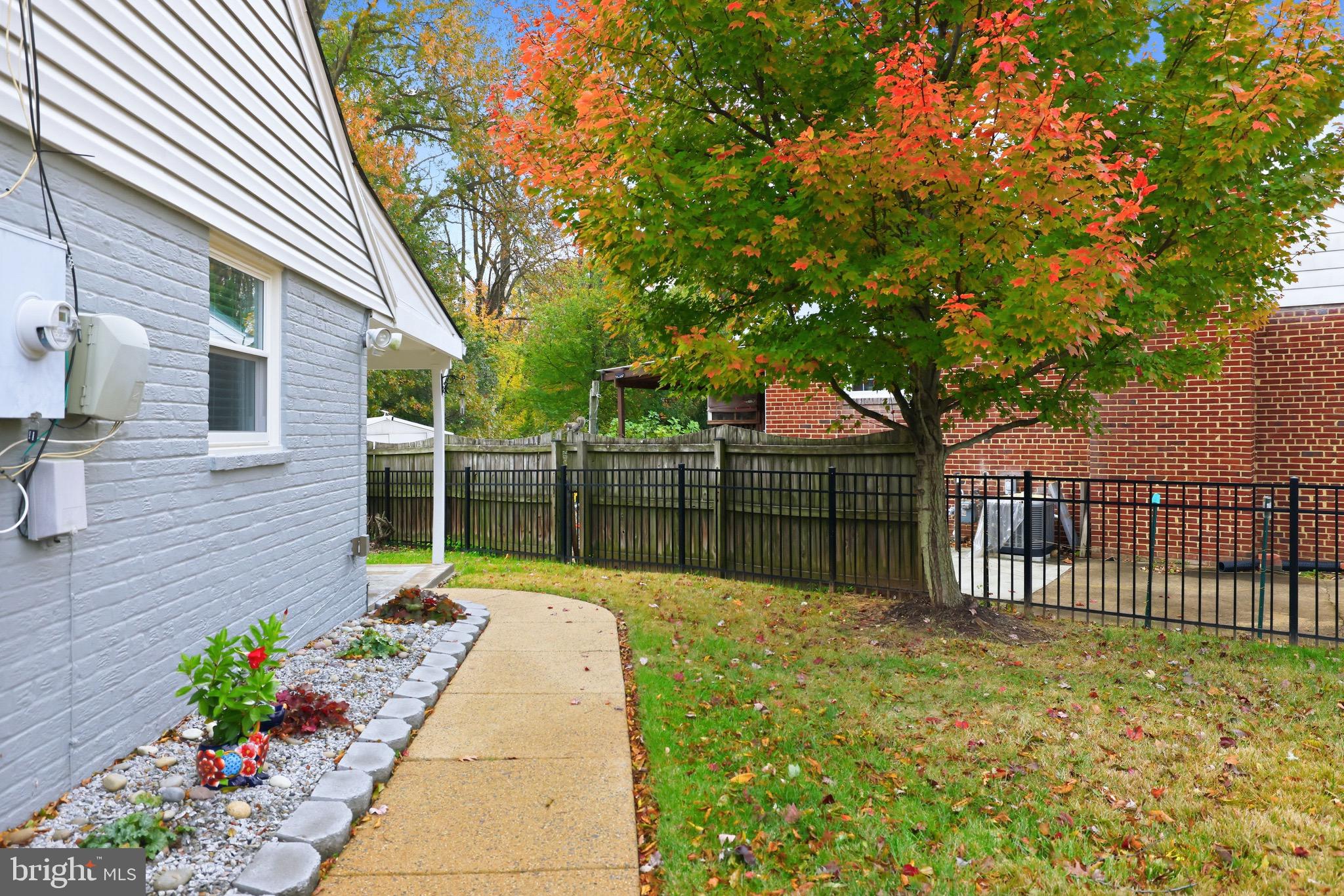 BROYHILL PARK - Residential Lease