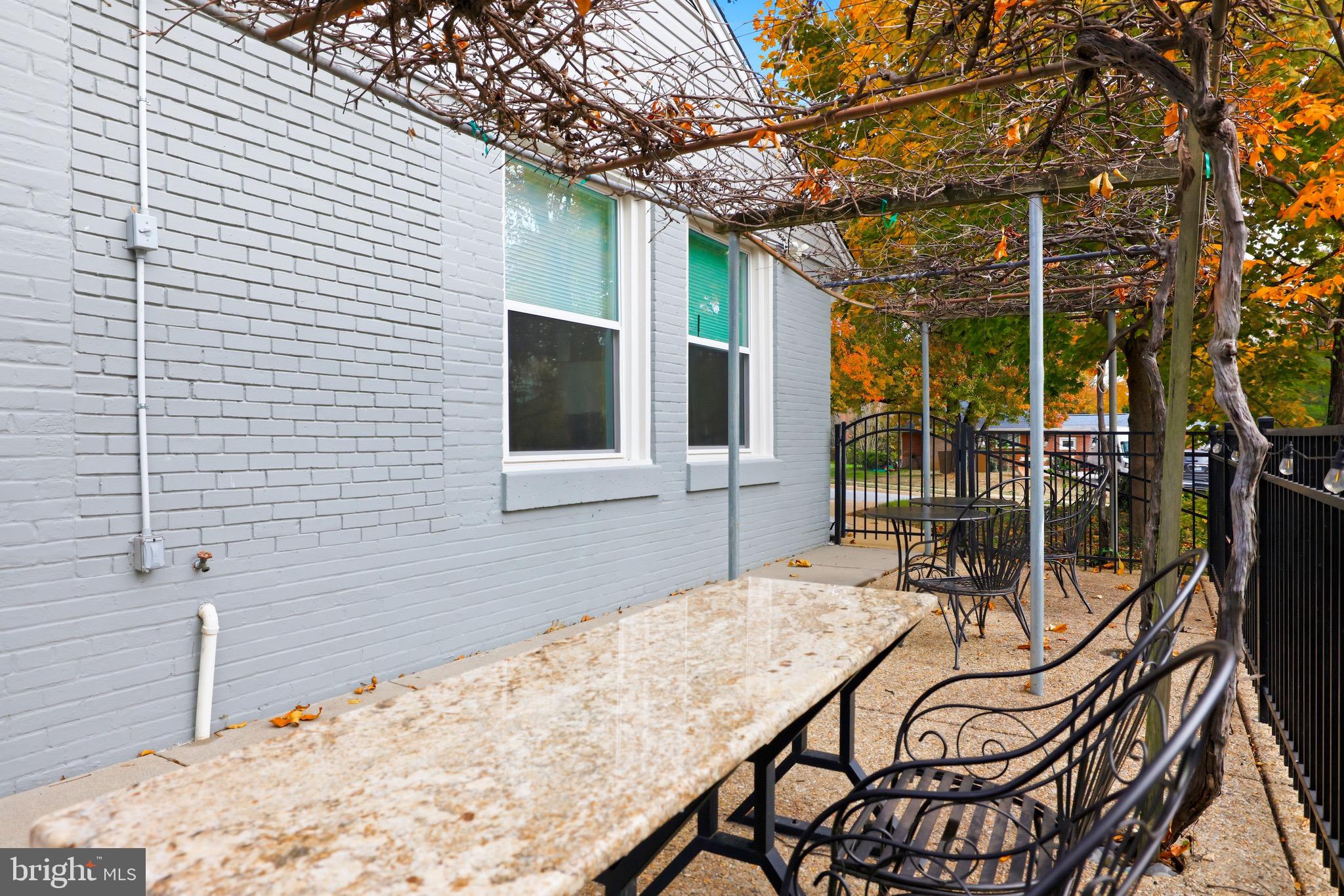 BROYHILL PARK - Residential Lease