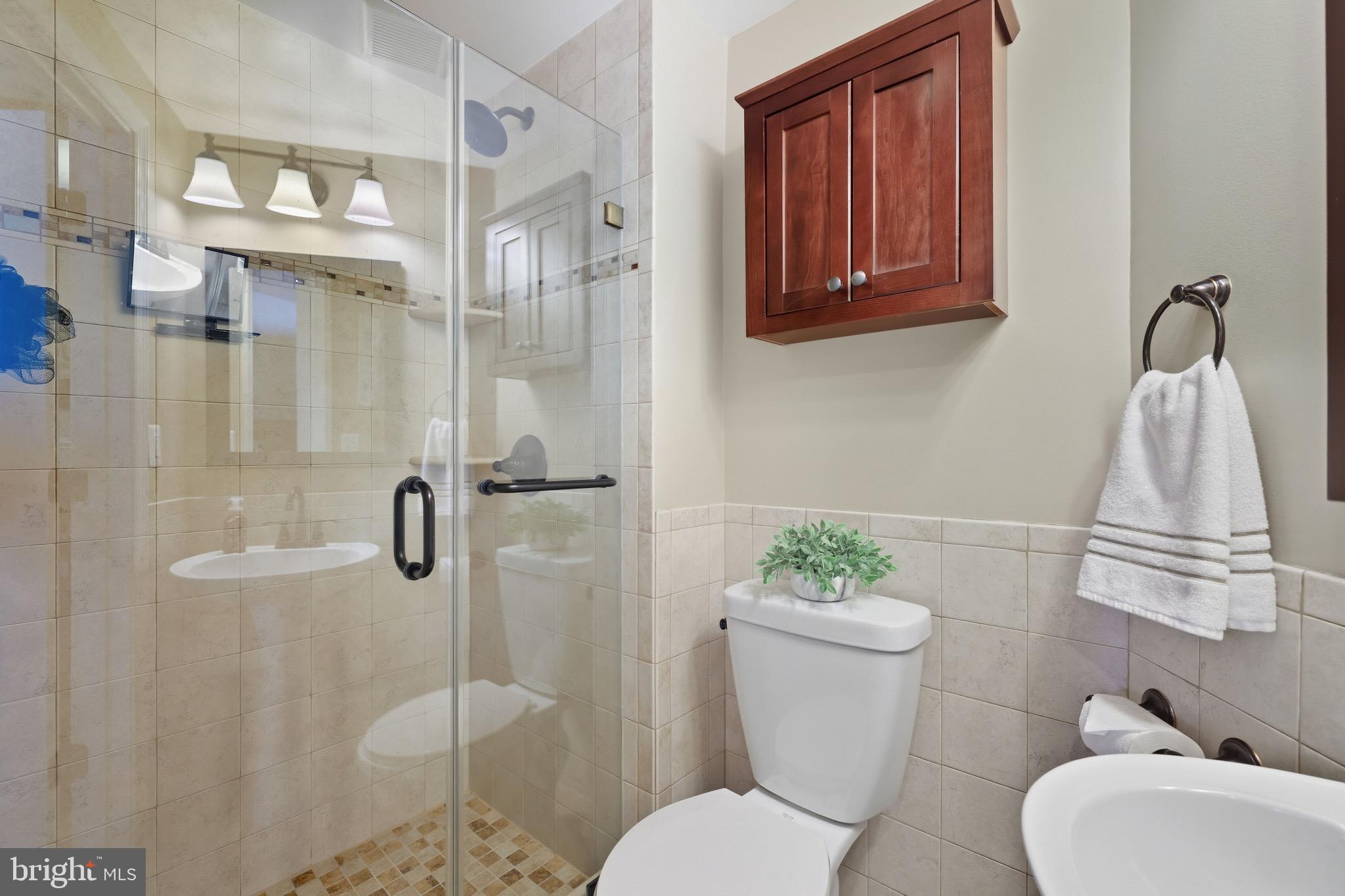 BROYHILL PARK - Residential Lease