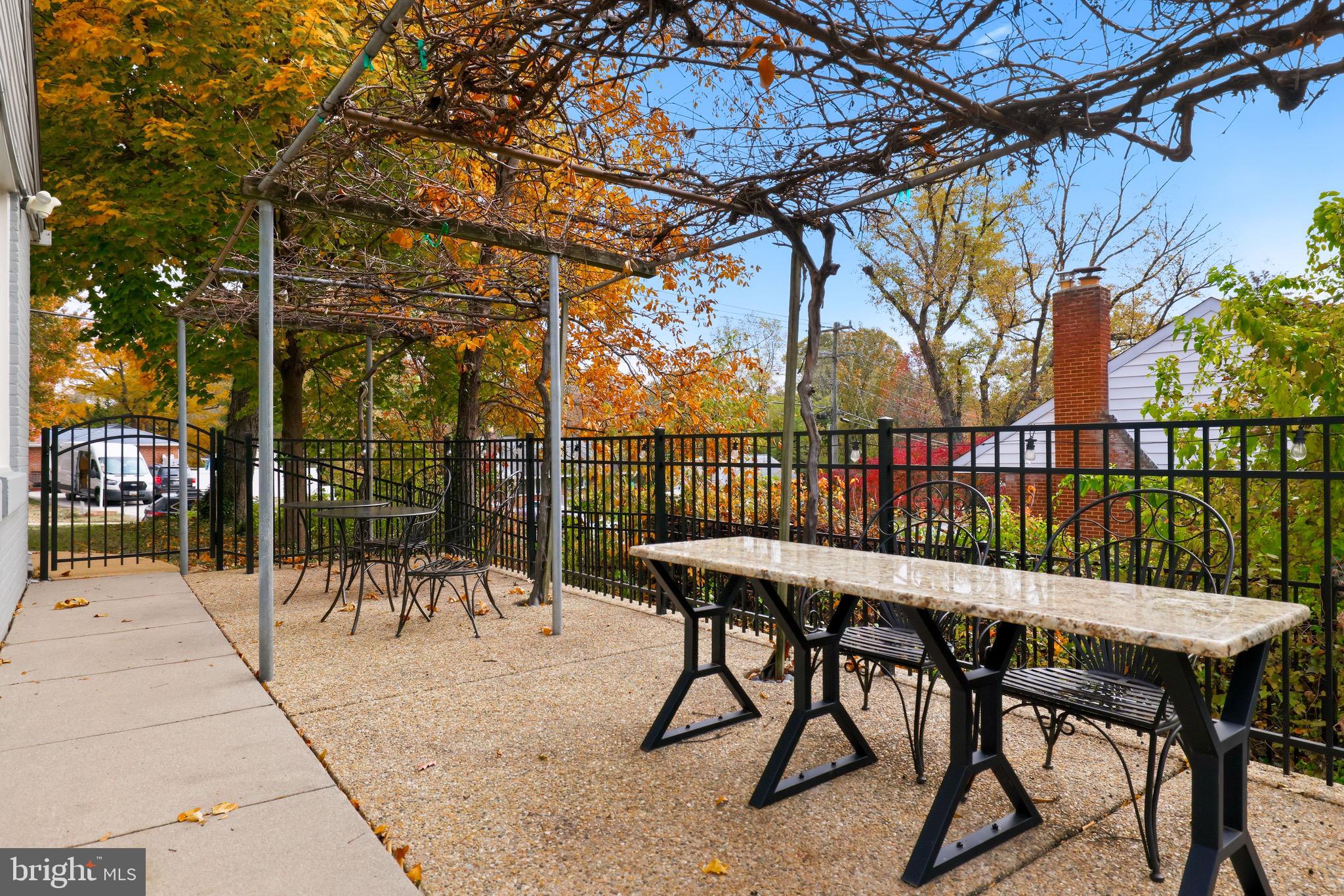 BROYHILL PARK - Residential Lease