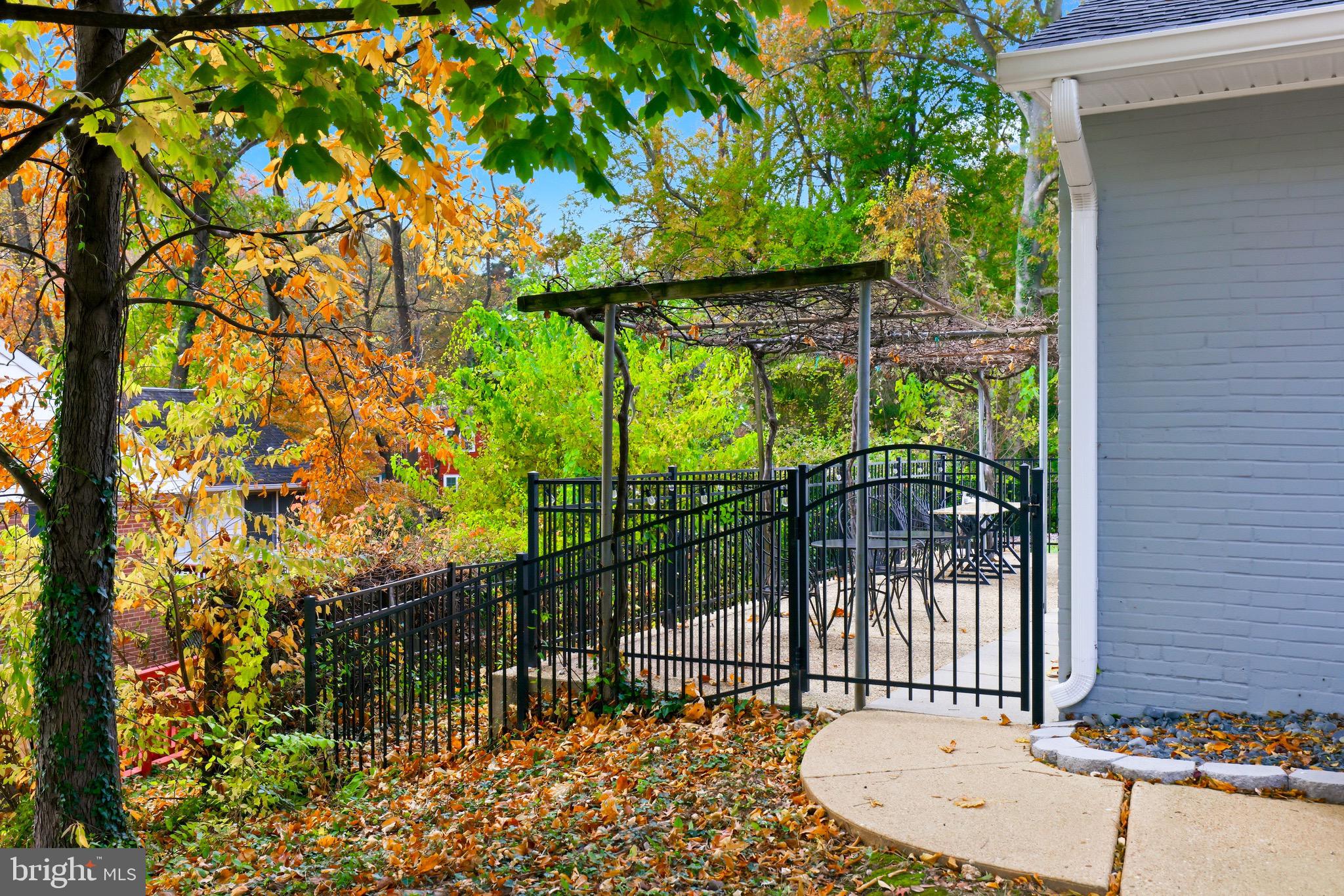 BROYHILL PARK - Residential Lease