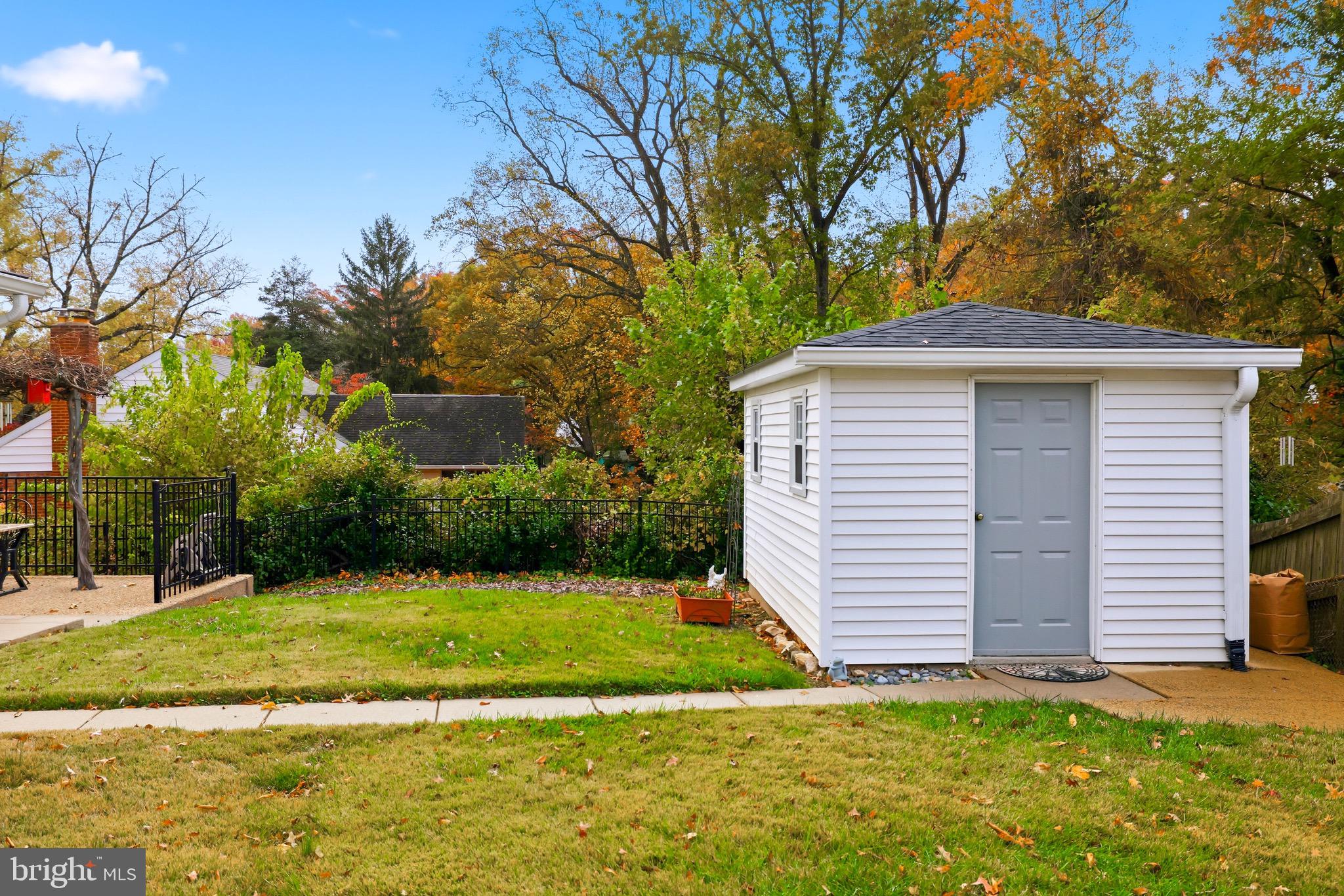 BROYHILL PARK - Residential Lease