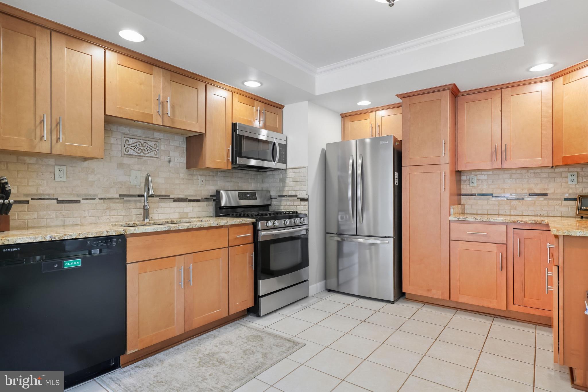 BROYHILL PARK - Residential Lease