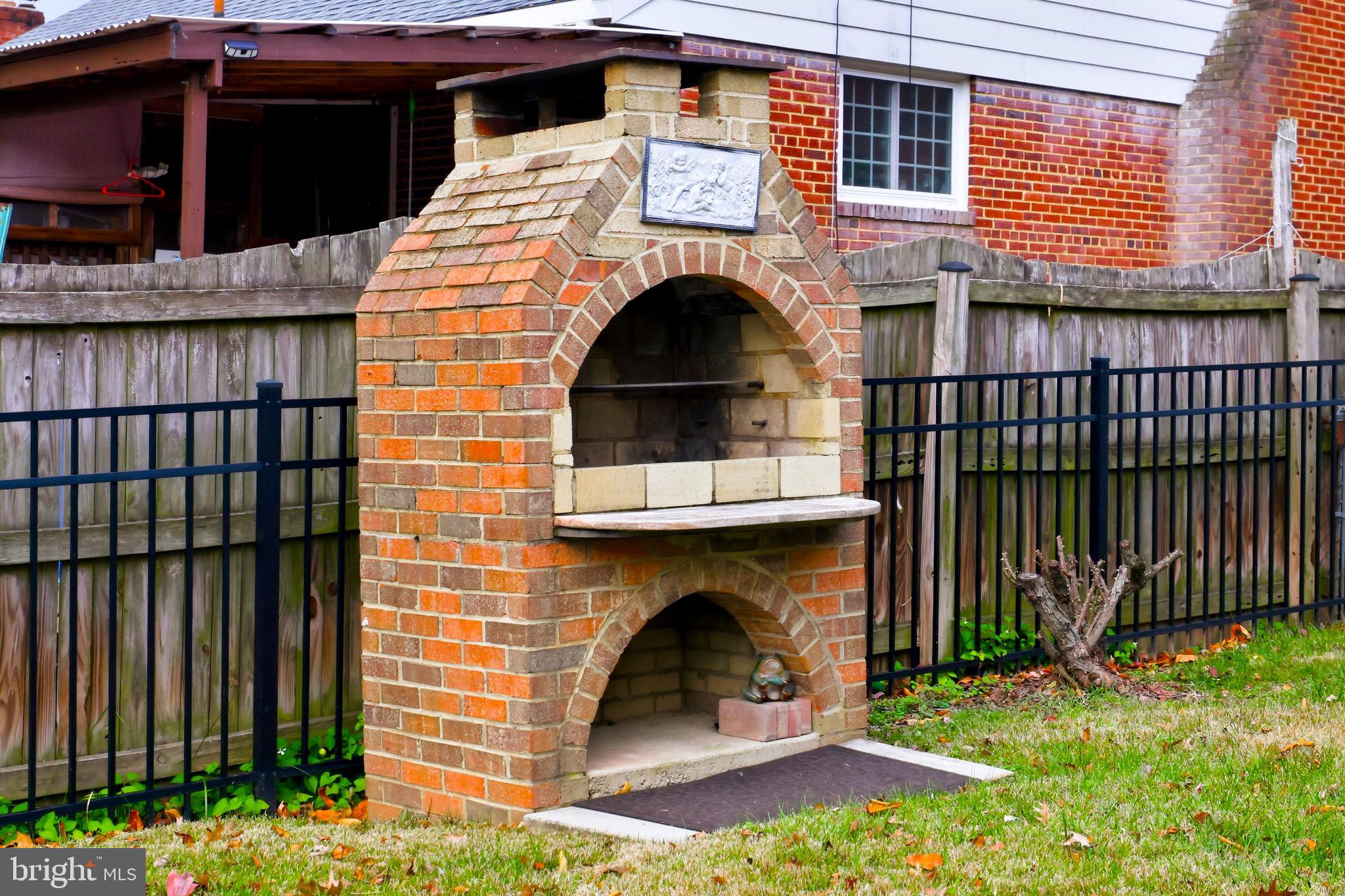 BROYHILL PARK - Residential Lease