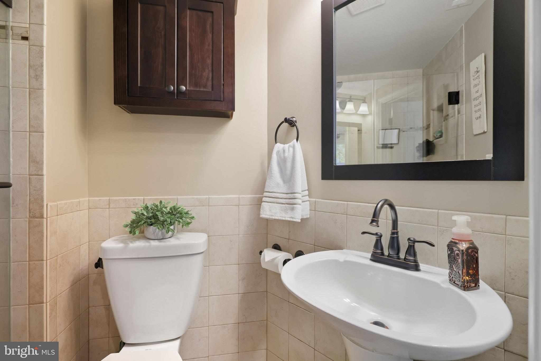 BROYHILL PARK - Residential Lease