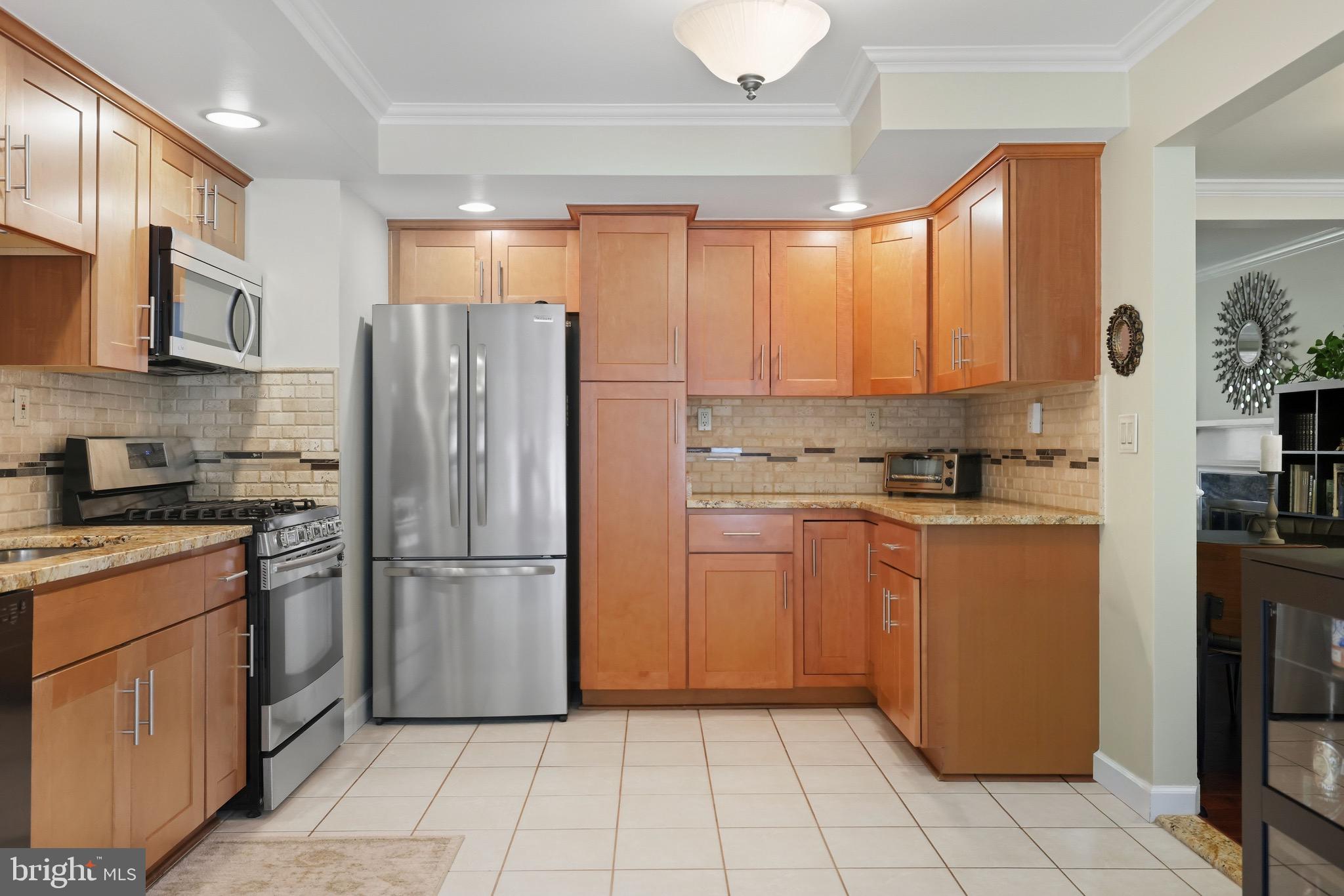 BROYHILL PARK - Residential Lease