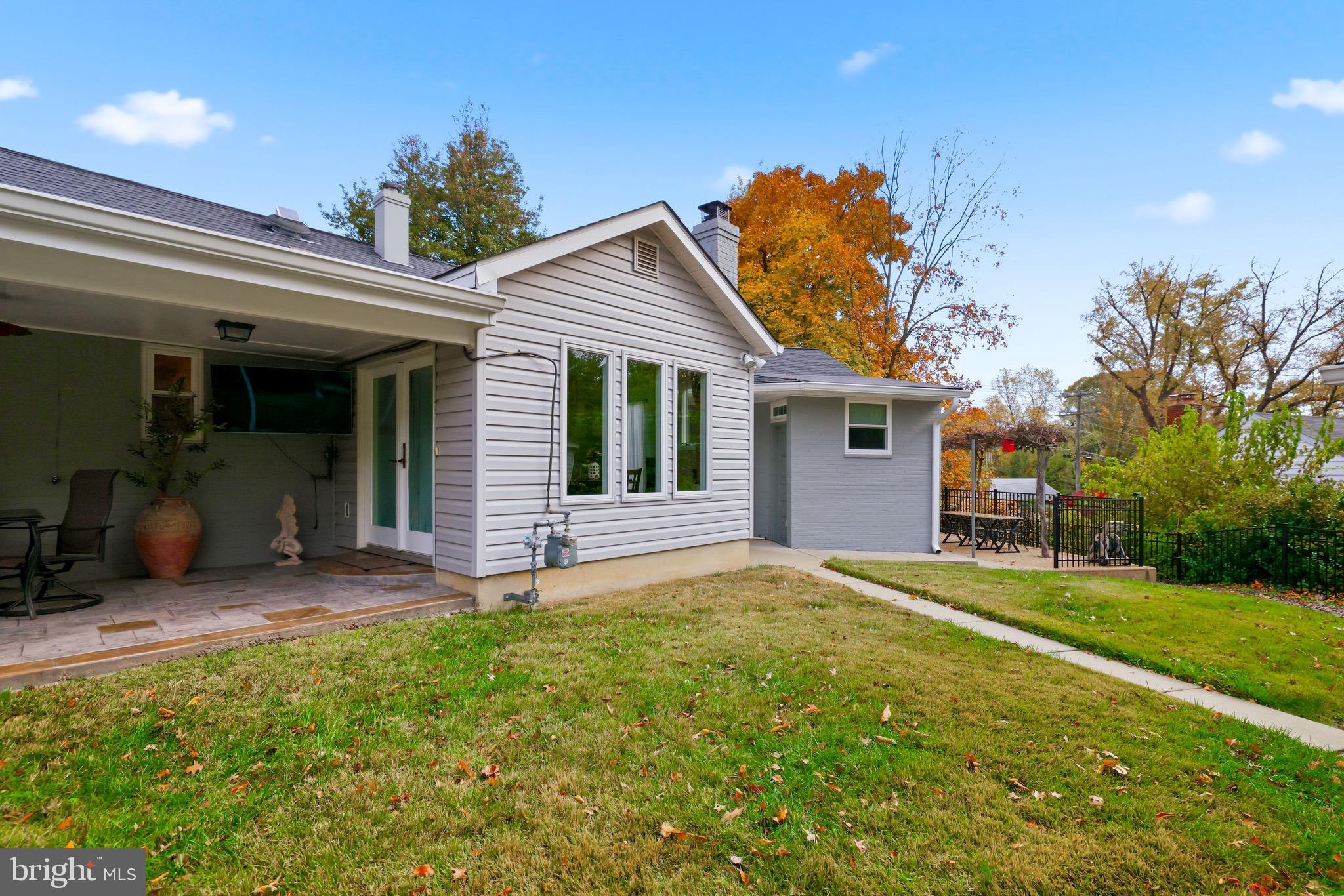 BROYHILL PARK - Residential Lease