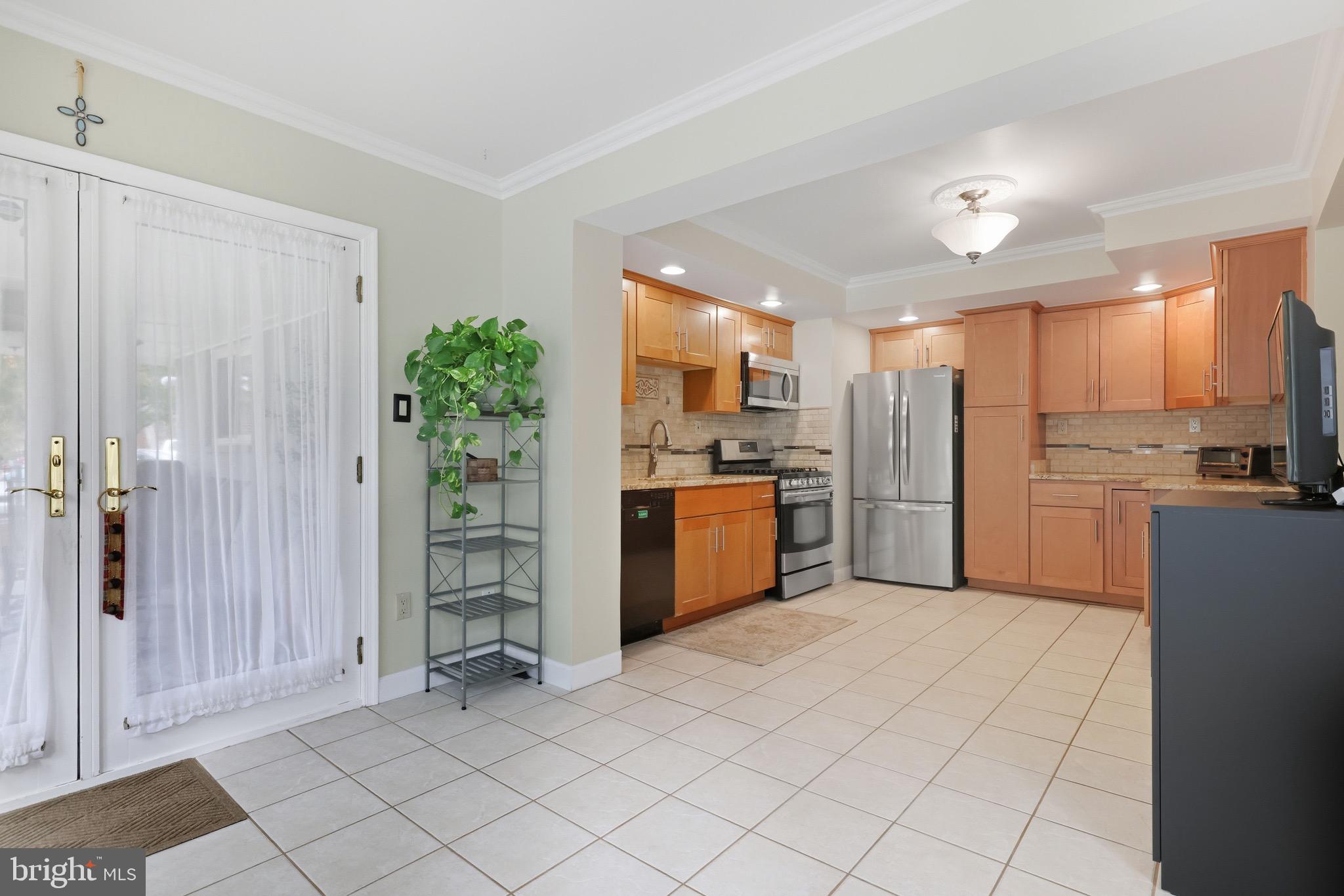 BROYHILL PARK - Residential Lease