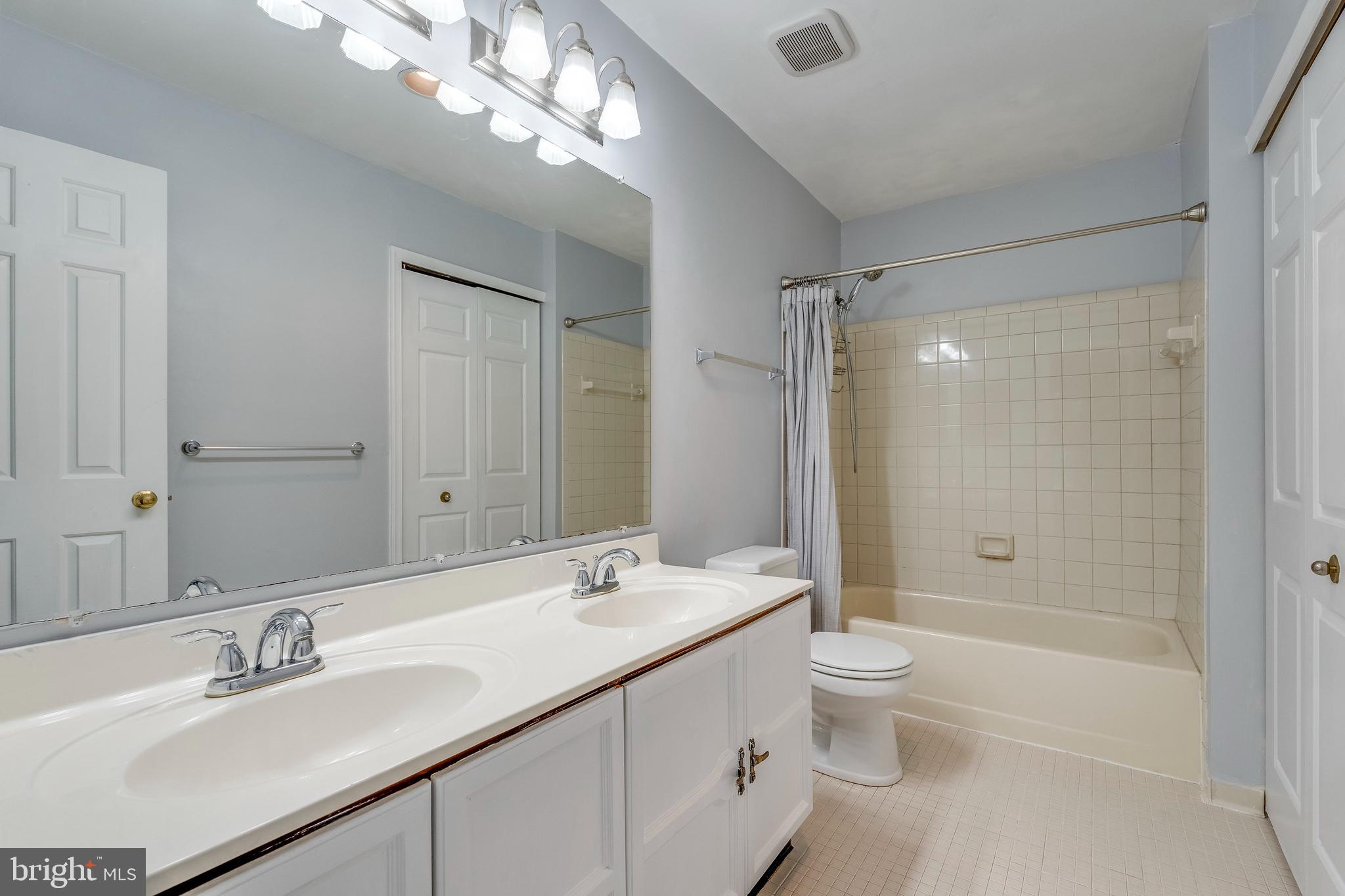 VILLAGE OF OWEN BROWN - Residential