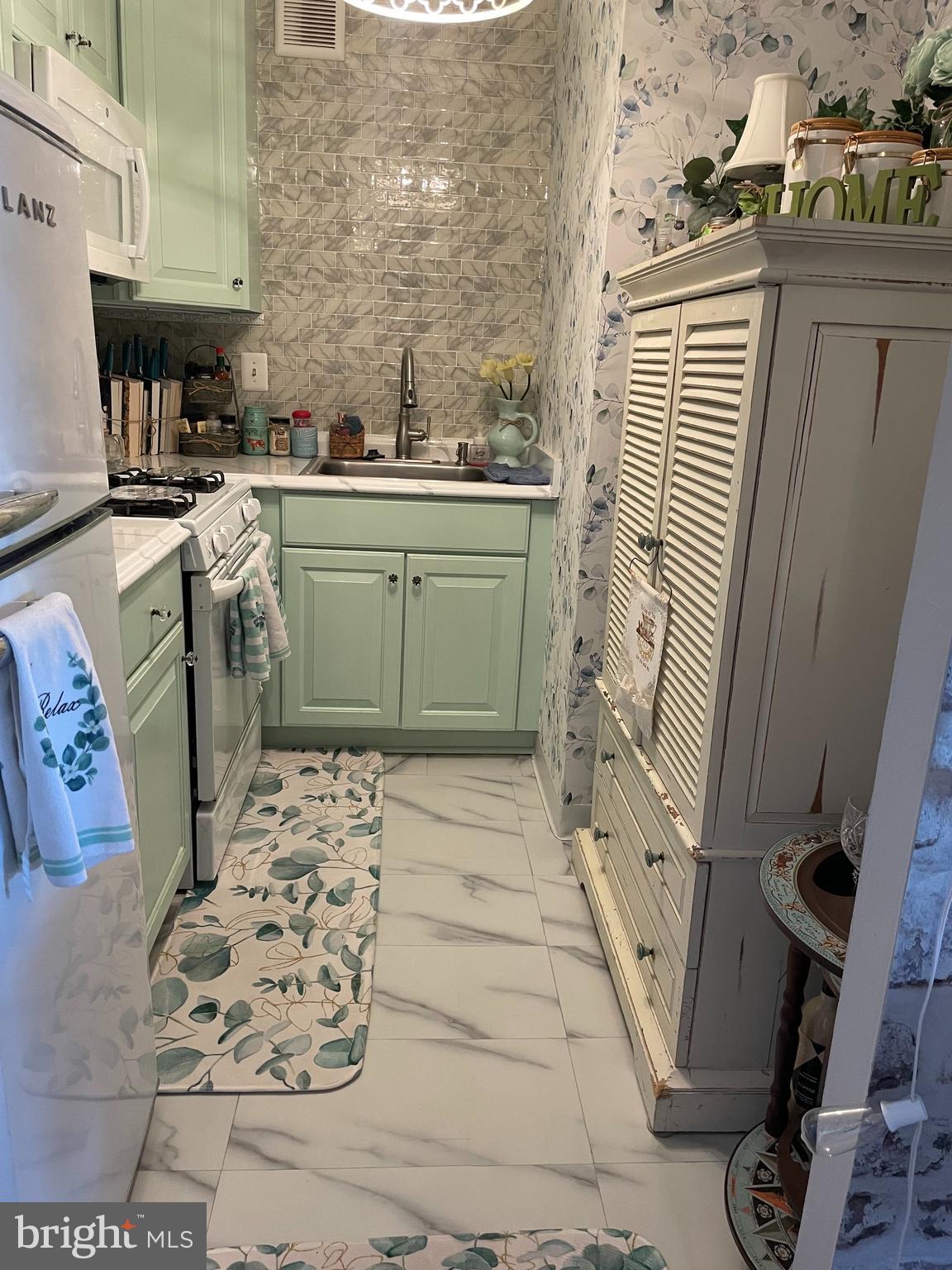 PAVILION ON THE PARK - Residential Lease