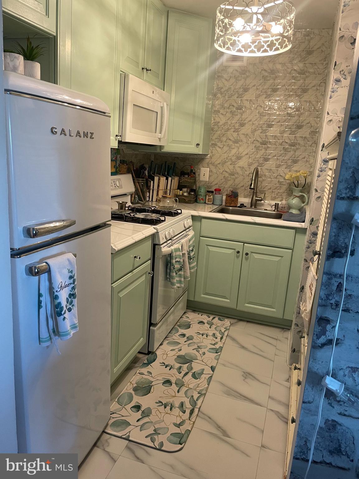 PAVILION ON THE PARK - Residential Lease