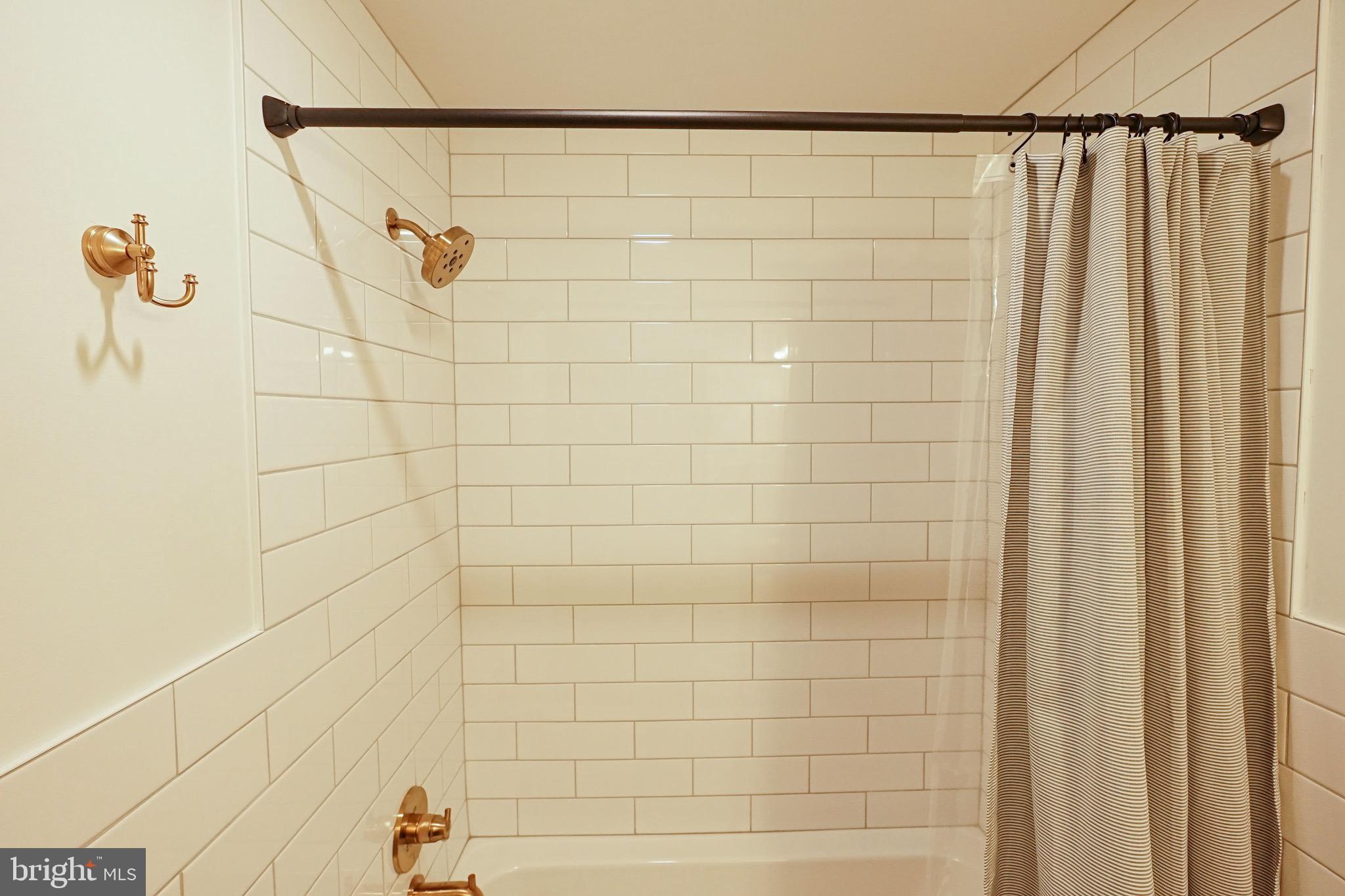 CHESTNUT HILL - Residential Lease