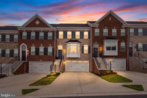 Photo of 15228 Ballerina Loop, WOODBRIDGE, VA 22193 (MLS # VAPW2119986)