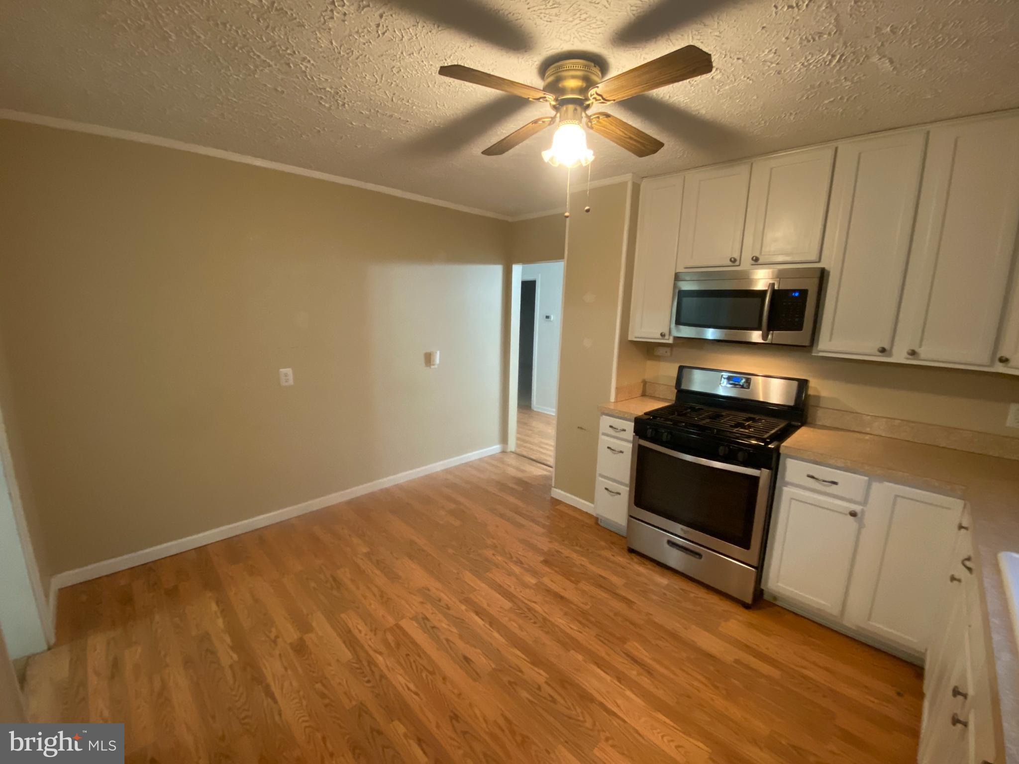 COTTAGE GREEN - Residential Lease