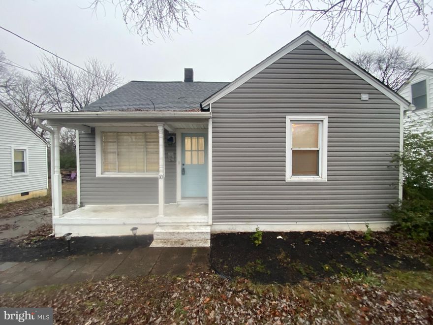 Adorable Cape Cod-style home in Historic Fredericksburg! This home features 3 bedrooms and 2 full baths, a den, and a bonus room. Laminate flooring throughout. Excellent location; between Lafayette Boulevard and Route 1. 

$25 Monthly Resident Benefits Package.
$125 Leasing Fee.  One time due with Move in Funds.
Pets are considered on a case-by-case basis.