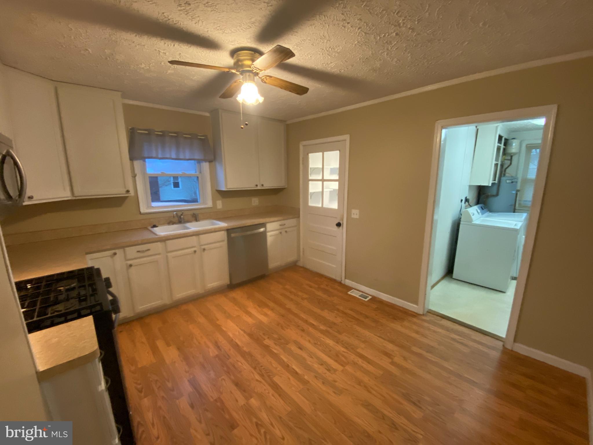 COTTAGE GREEN - Residential Lease