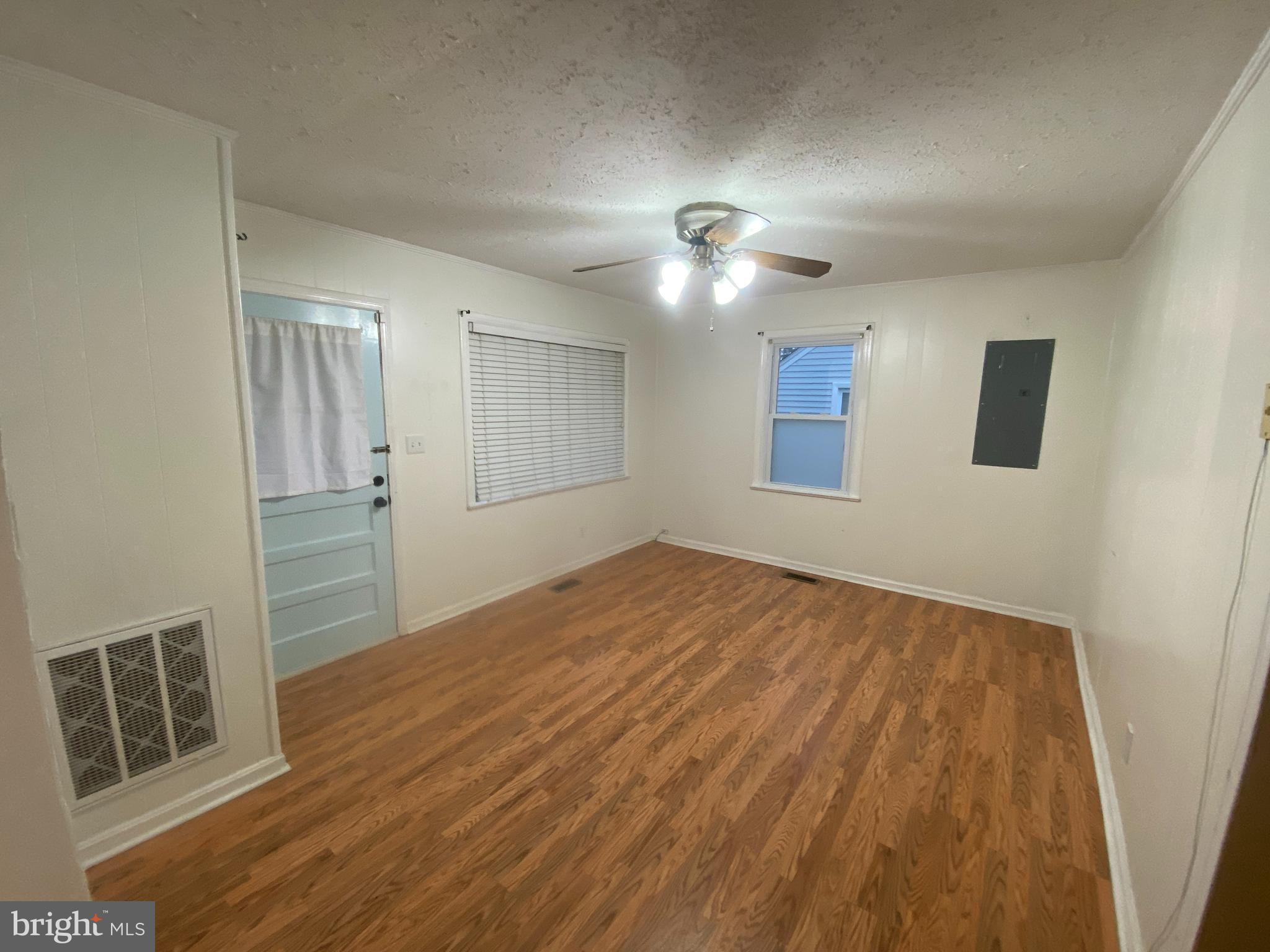 COTTAGE GREEN - Residential Lease