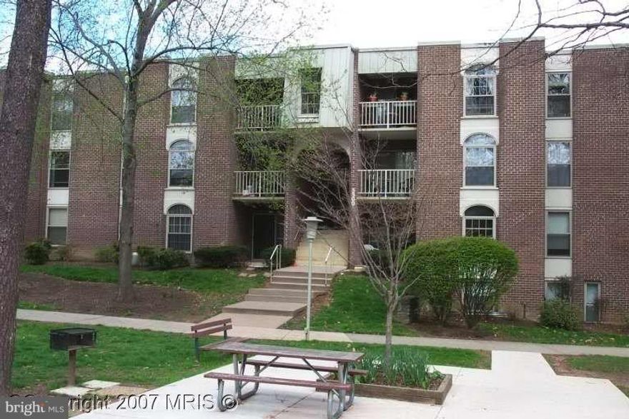 PLEASE GO TO CONDO  OFFICE  (3380 Woodburn Rd)  TO REQUEST A TEMPORARY  PARKING PASS.
1011SF Condo w/ Balcony,   NEW  Cabinets, NEW Appliances,  New paint. Bright open  floor plan,   Rent  includes ALL UTILITIES!   1 Assigned parking space   +  1 additional visitor parking.  Storage Unit, Laundry and Trash Room in the basement.      Community offers a swimming pool,  tennis court, basketball court, trails,  benches and grilling stations in front  of  the Condo.    Loaction!    Location!   Close to 495, Route 29 and Route 50.