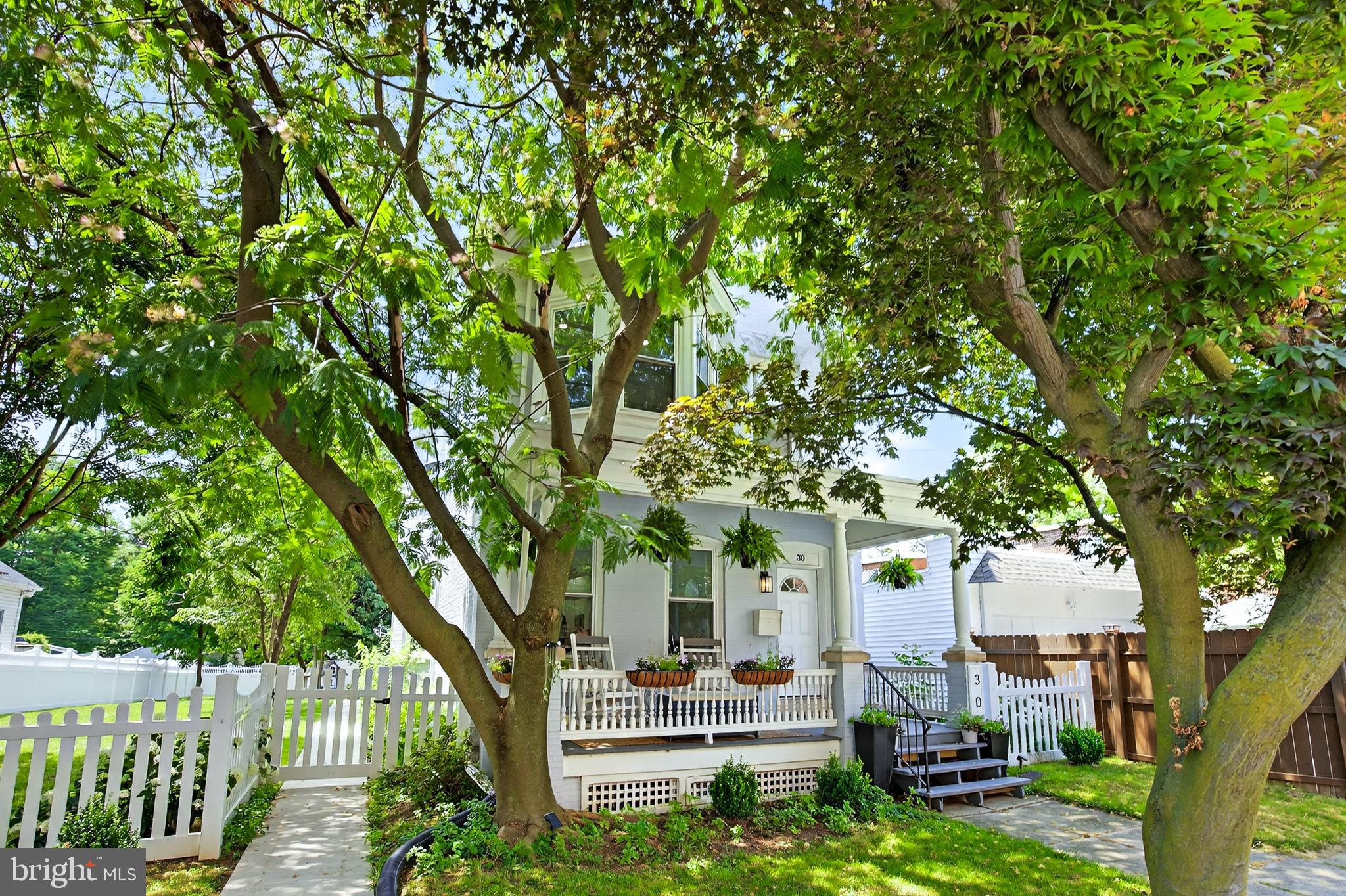 30 RACE AVENUE