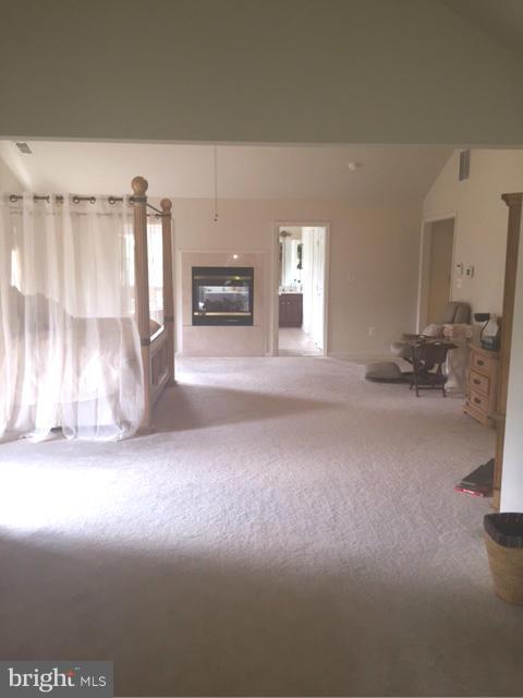 MANOR EAST - Residential