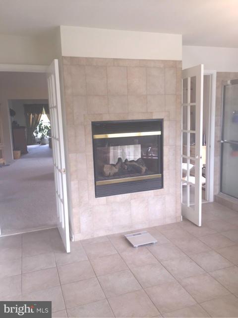 MANOR EAST - Residential