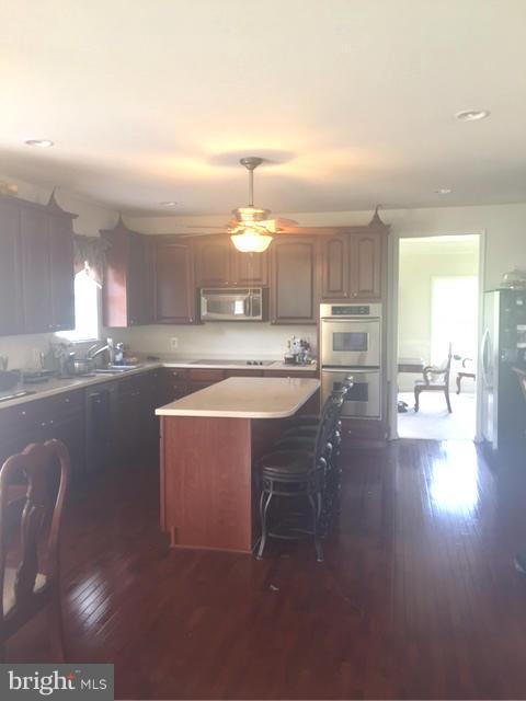 MANOR EAST - Residential