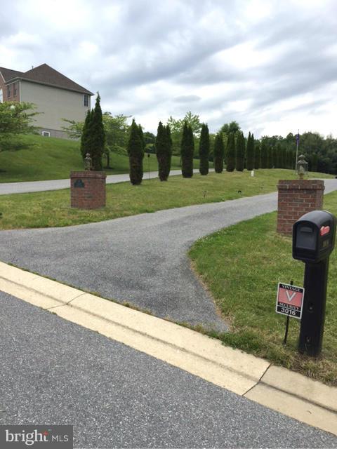 MANOR EAST - Residential