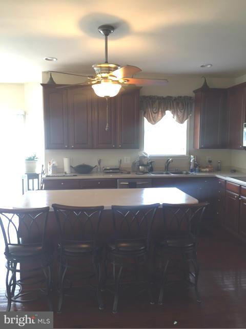 MANOR EAST - Residential