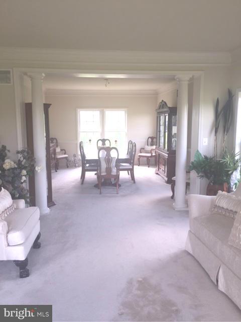 MANOR EAST - Residential