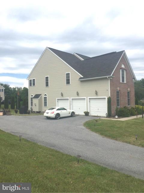 MANOR EAST - Residential