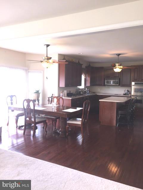 MANOR EAST - Residential