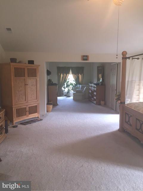 MANOR EAST - Residential