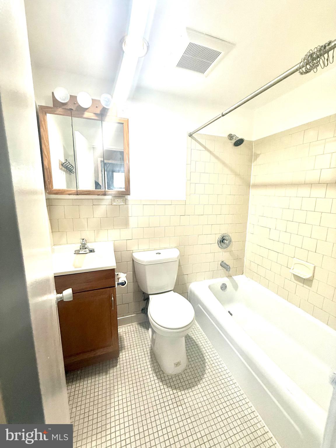 FORTY SIX HUNDRED - Residential Lease