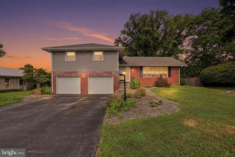 Homes For Sale - 932 Sunset Avenue Ave<br/> WAYNESBORO, PA 17268