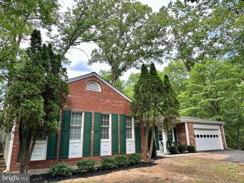 Photo of 2520 Penny Royal Lane, RESTON, VA 20191 (MLS # VAFX2313162)