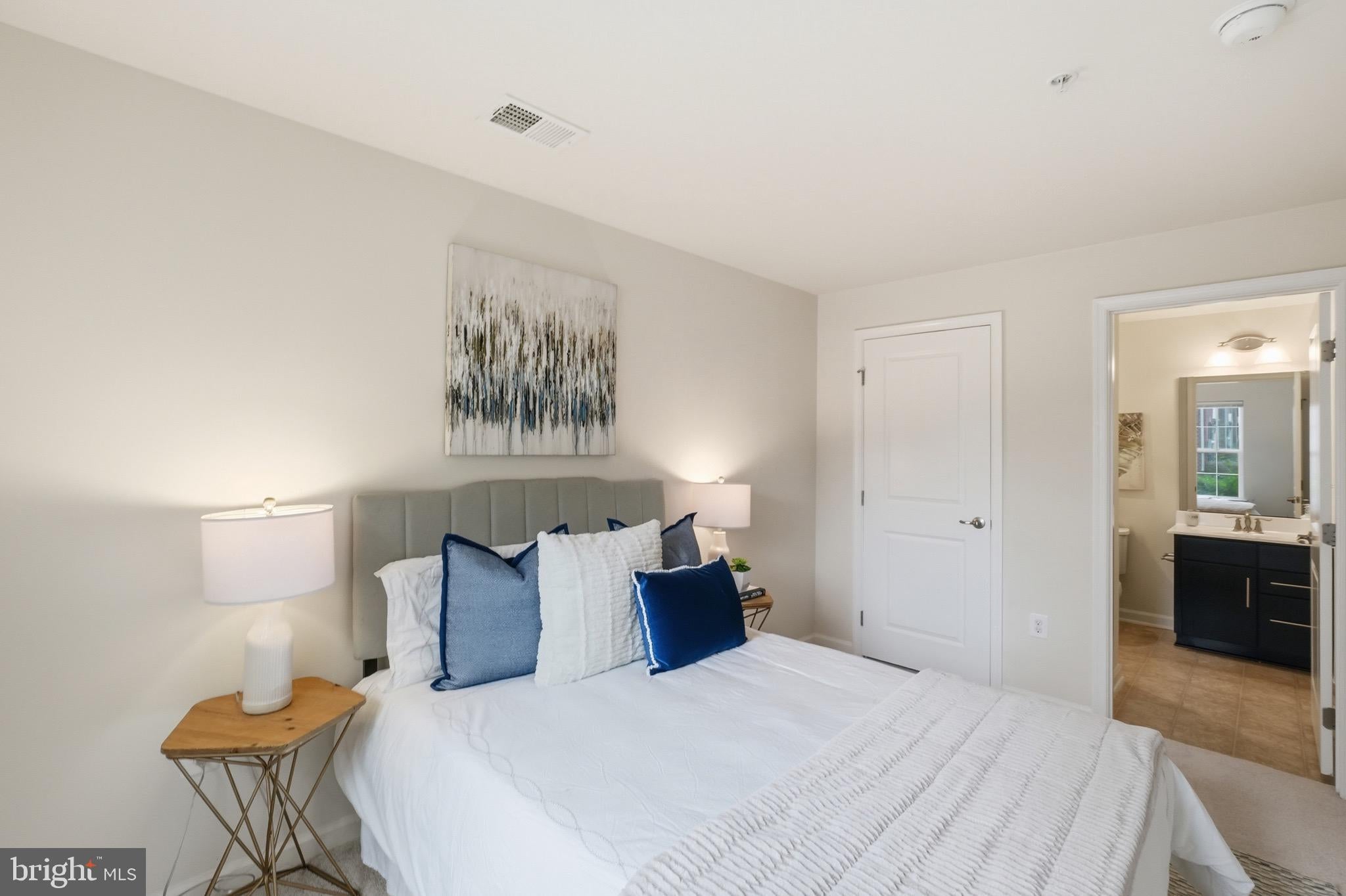 8202 N CHANNEL DRIVE