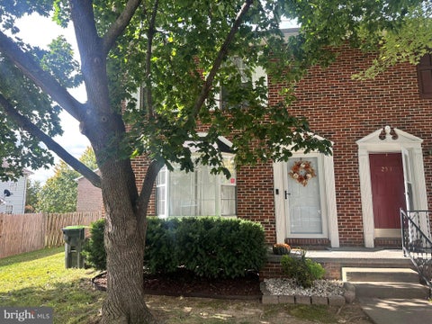 Townhouse For Sale - 251 Waterford Lane<br/> WINCHESTER, VA 22602