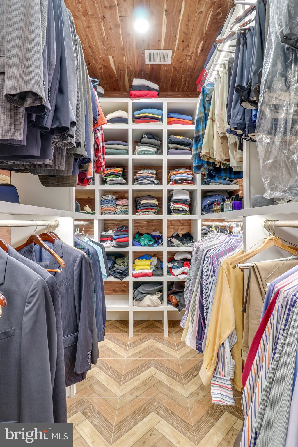 VIENNA WOODS - Residential