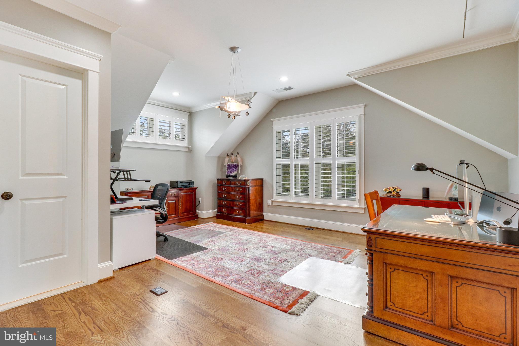 VIENNA WOODS - Residential