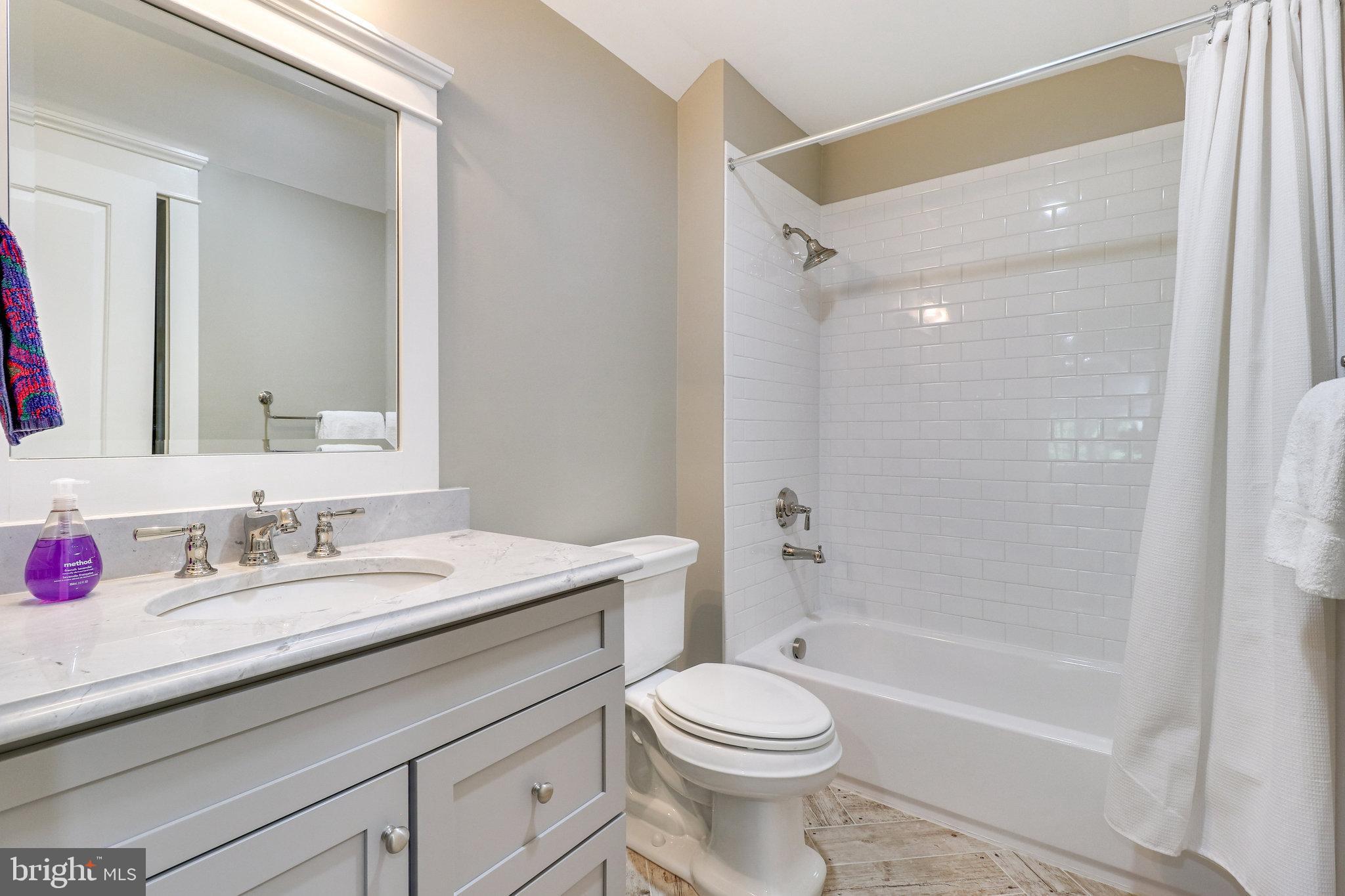 VIENNA WOODS - Residential