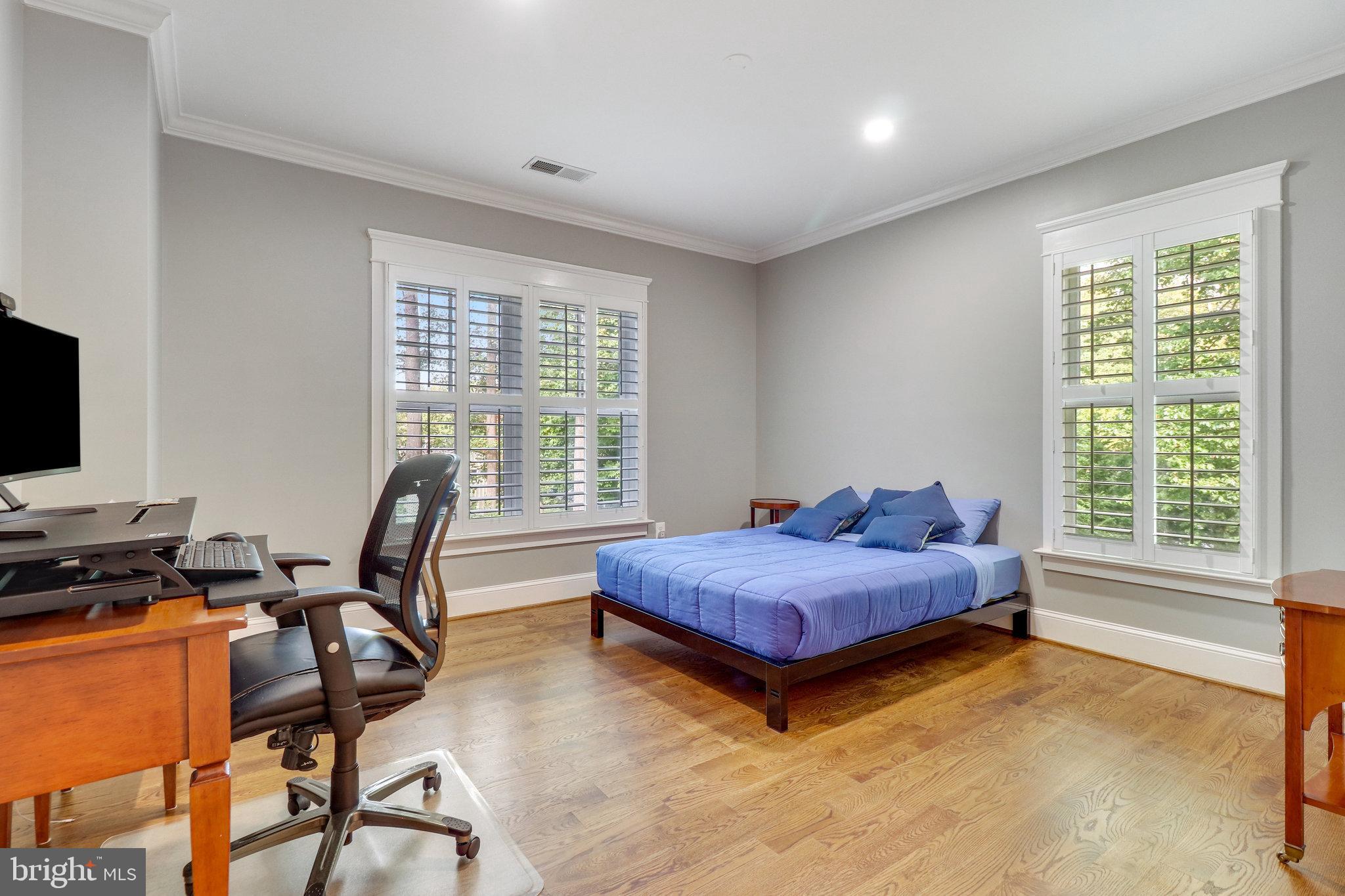 VIENNA WOODS - Residential