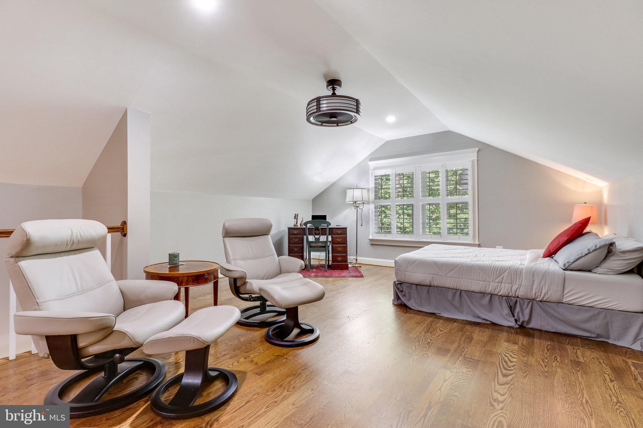 VIENNA WOODS - Residential