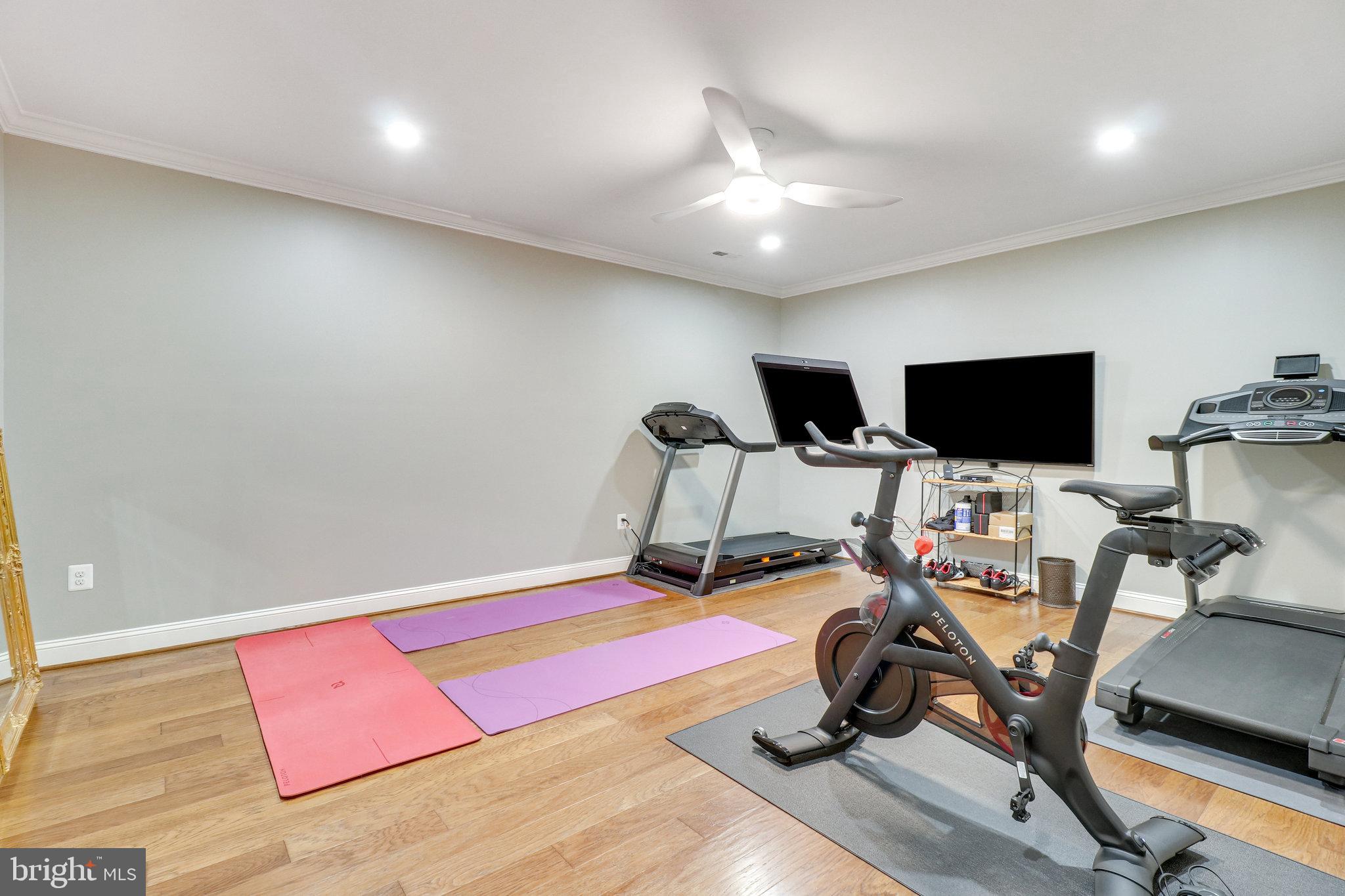 VIENNA WOODS - Residential