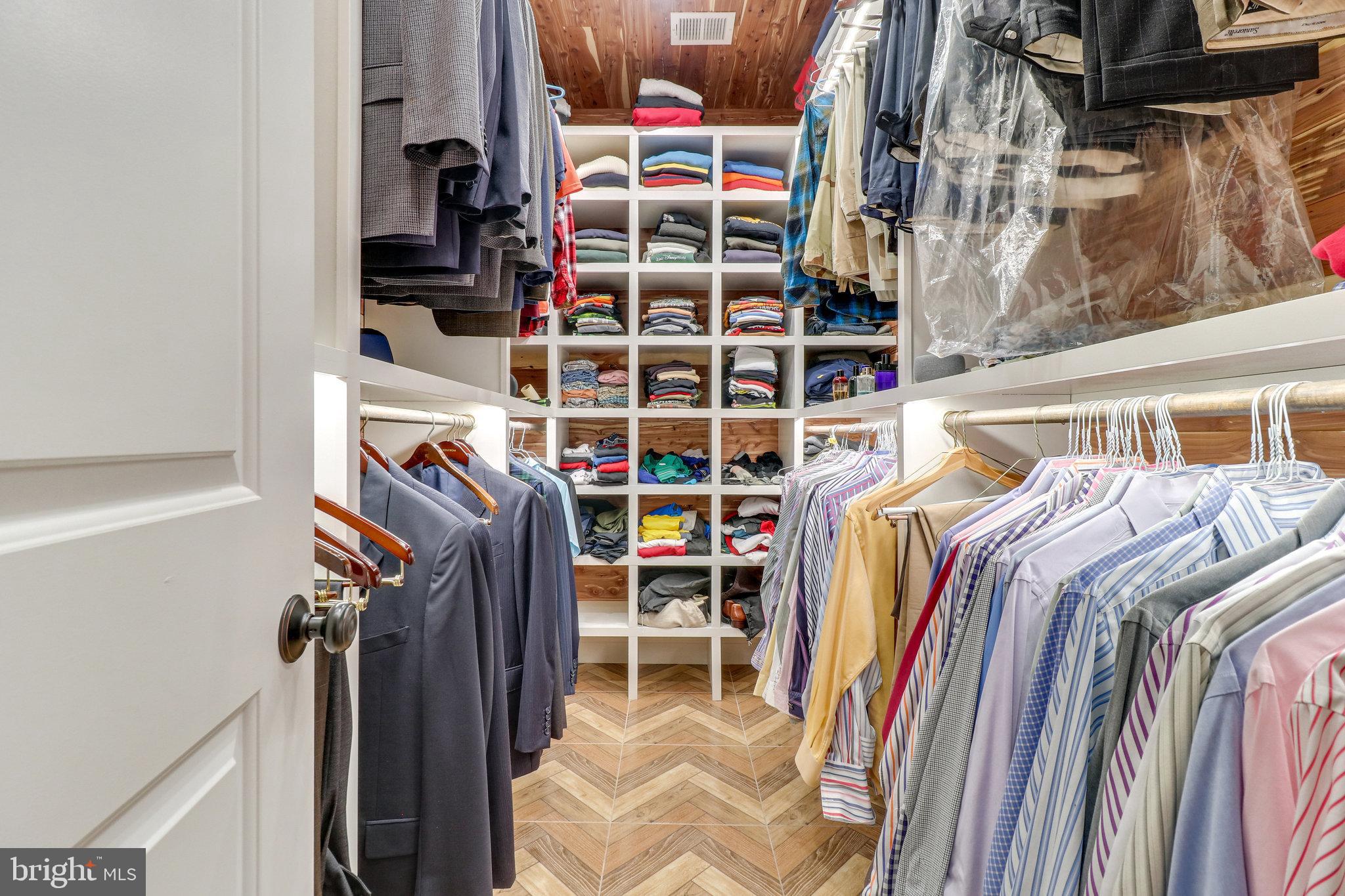 VIENNA WOODS - Residential