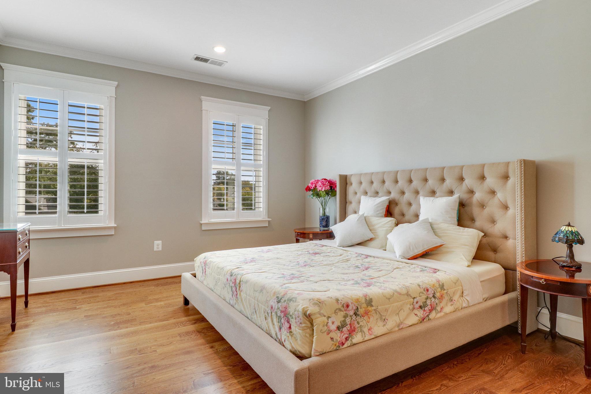 VIENNA WOODS - Residential