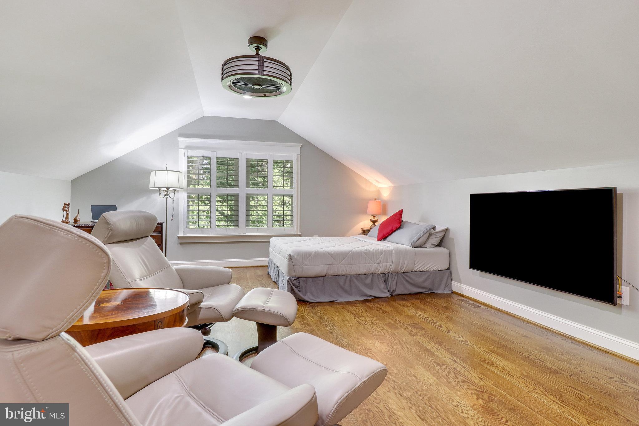 VIENNA WOODS - Residential